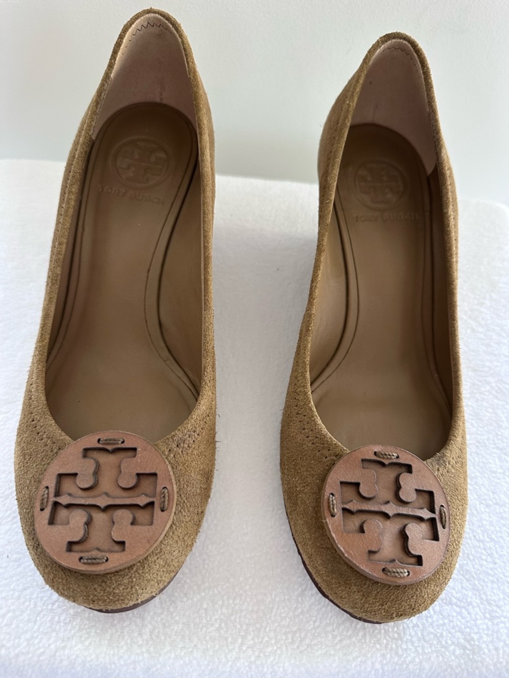 Tory Burch Tan Suede Logo Round-Toe Pumps